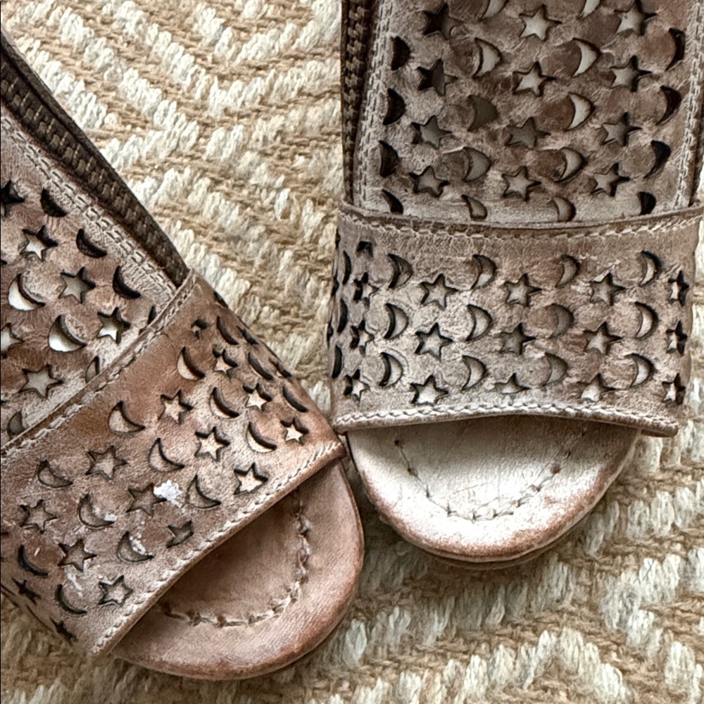 Freebird Theresa Taupe sz 8 Cut-Out Heeled Boots - Picture 15 of 15